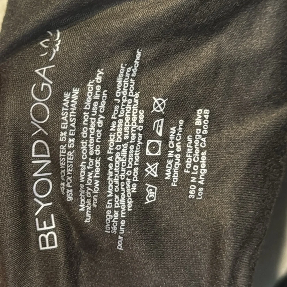 NWT BEYOND YOGA Black Hidden Pocket Infinity Scarf